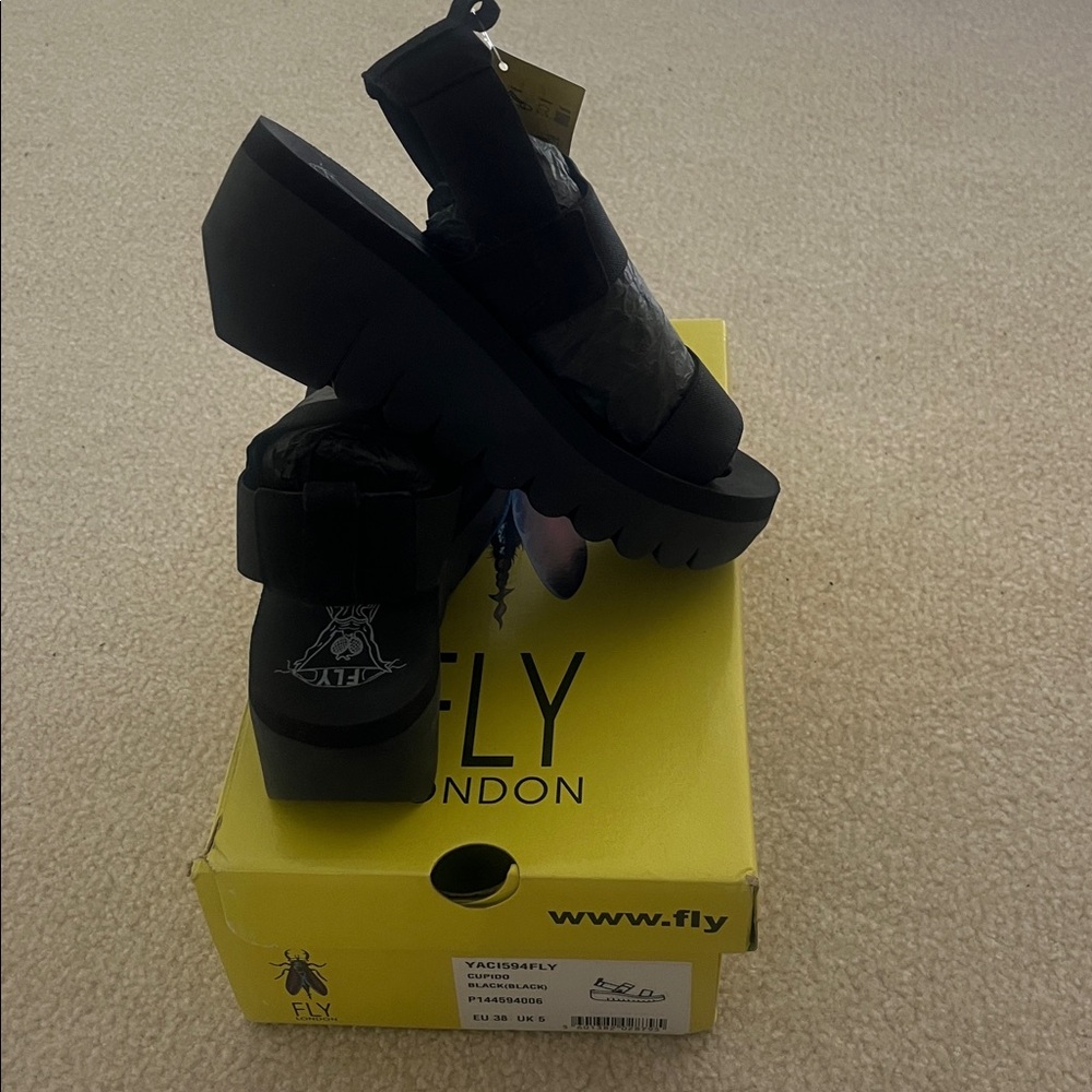 Fly London Black Sandals - Picture 4 of 6
